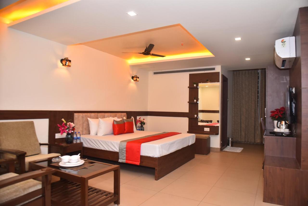 M R Residency Dharwad. Apartman Kültér fotó