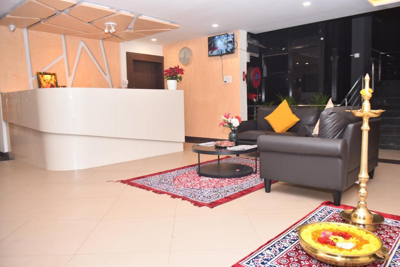 M R Residency Dharwad. Apartman Kültér fotó